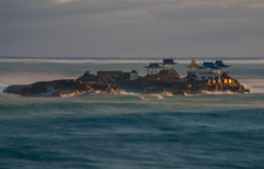 斜光に、浮かぶ竜宮城　