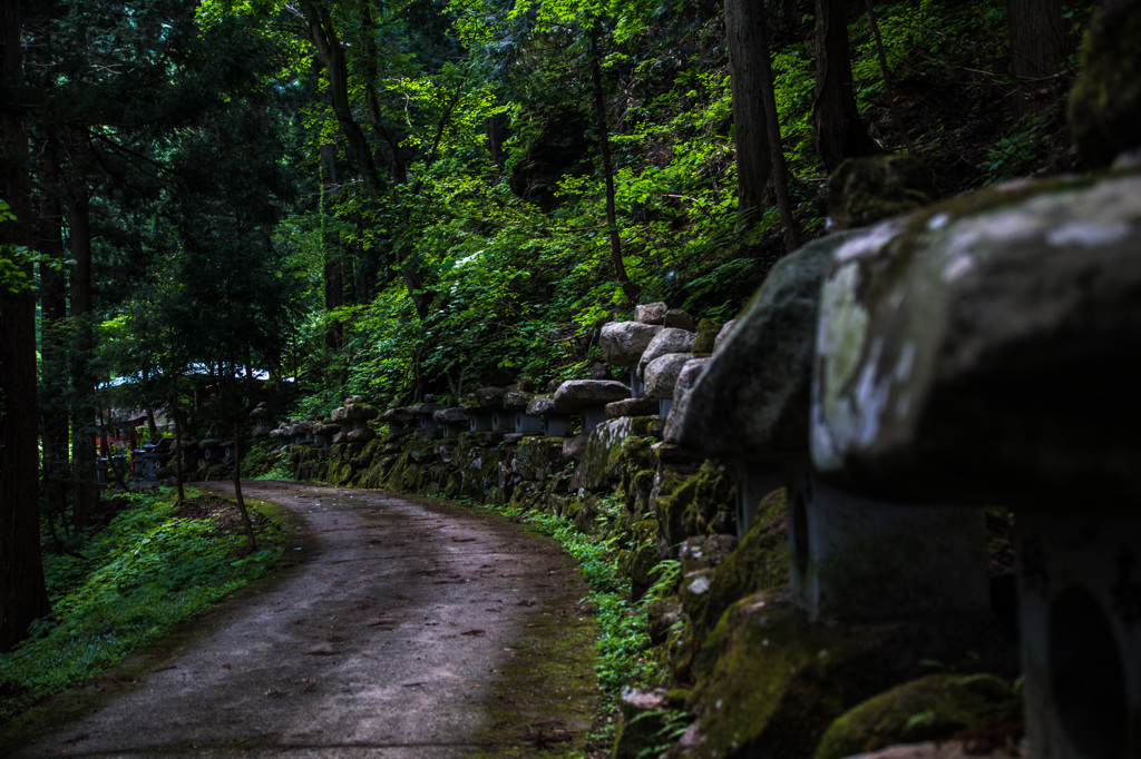 瀞川稲荷　石灯籠