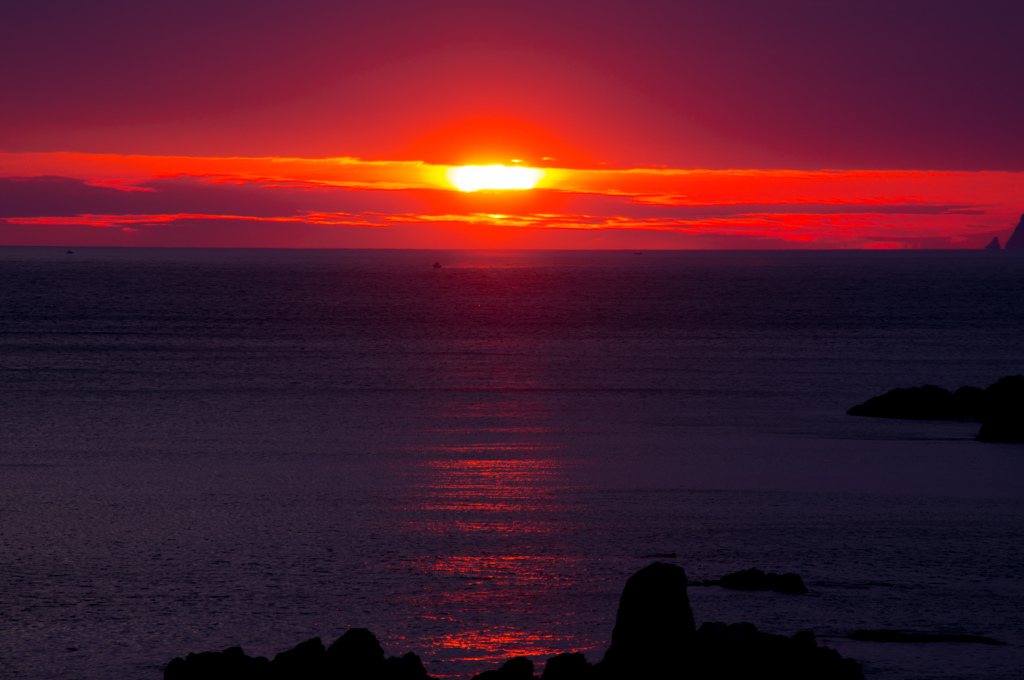 雲の狭間に空いた一点の空間