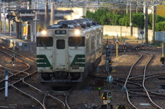 土崎駅（秋田市）を出る男鹿線・・・・・