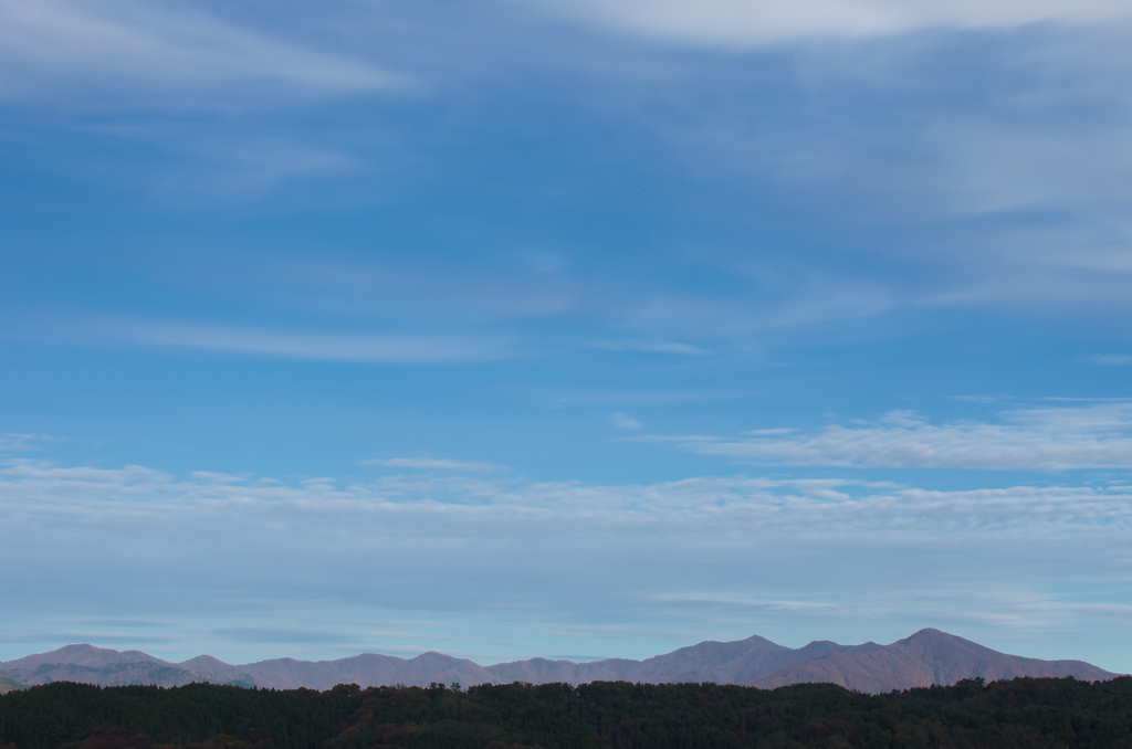 赤く染まりだした太平山（秋田）