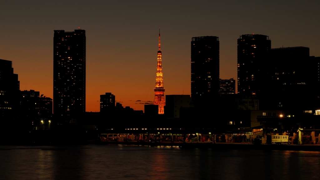 夕暮れの東京タワー