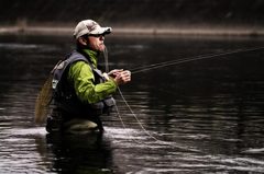 flyfisher in nagaragawa