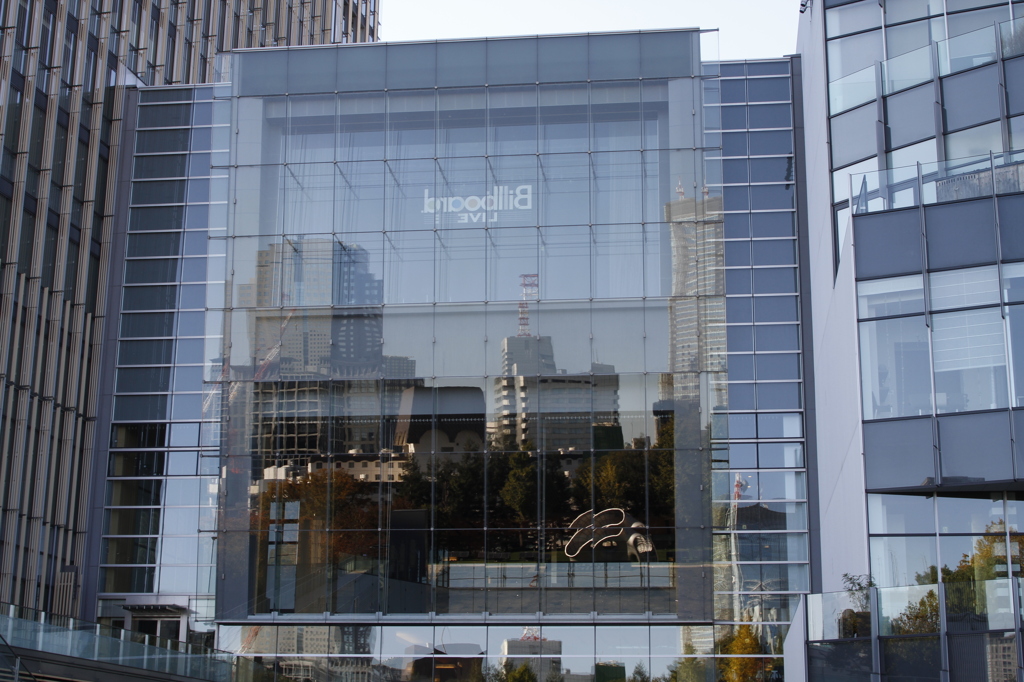 六本木ミッドタウンの裏側