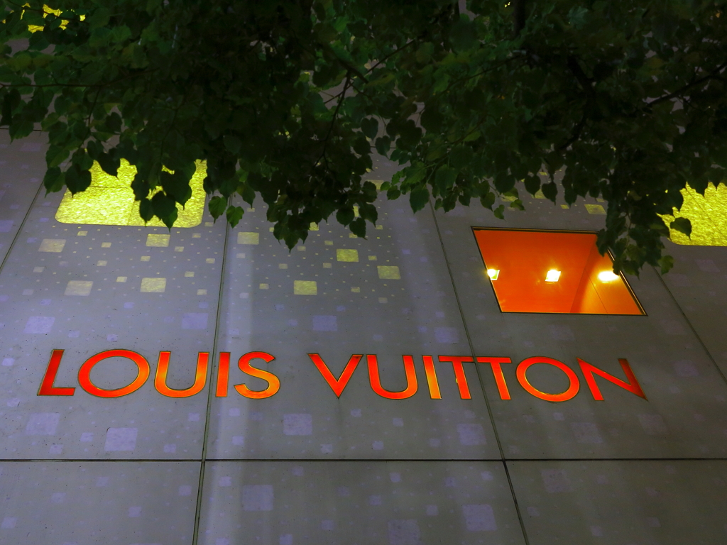 LOUIS VUITTON の壁は厚かった