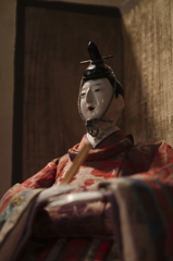 考えるお内裏さま