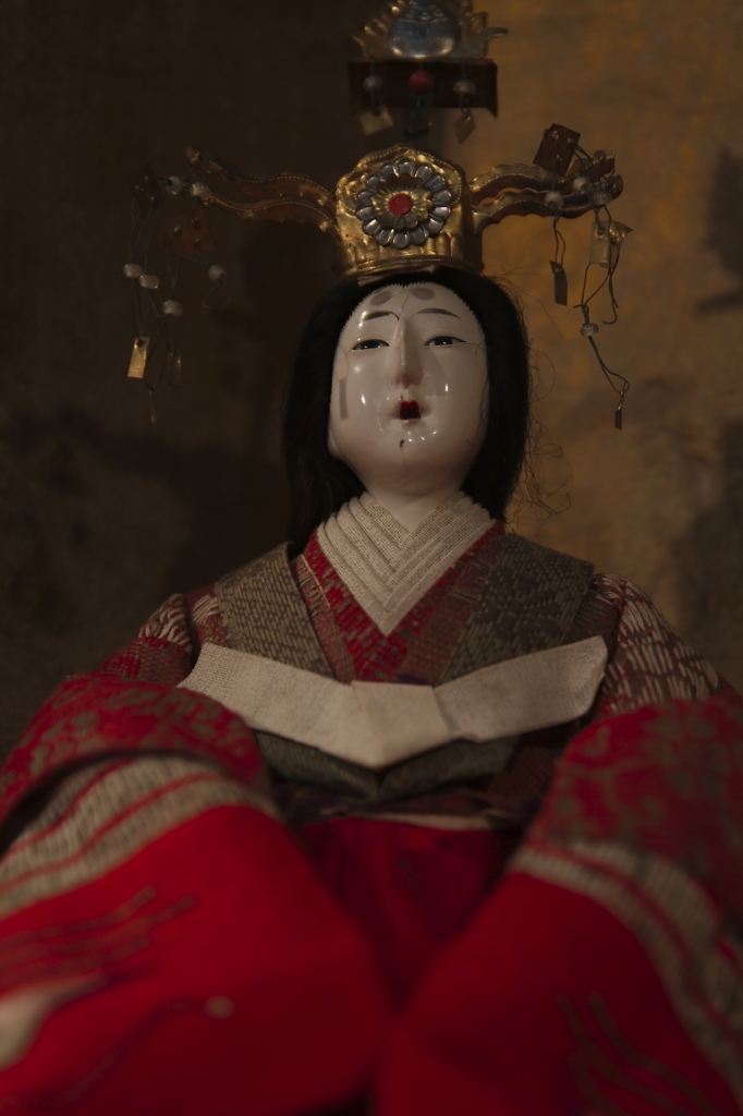 もの想うお雛さま