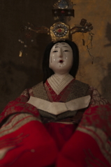 もの想うお雛さま