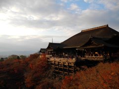 夕日に照らされた舞台