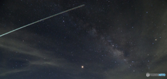 右上の一筋はペルセウス座流星群？