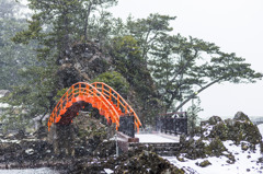 佐渡　矢島経島　雪景色