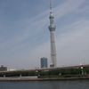 空に伸びるタワー