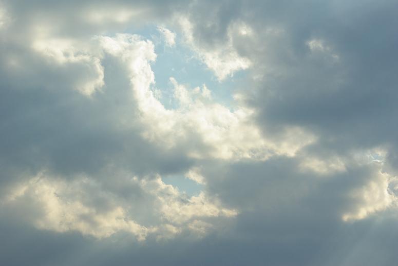 雲に隠れた太陽