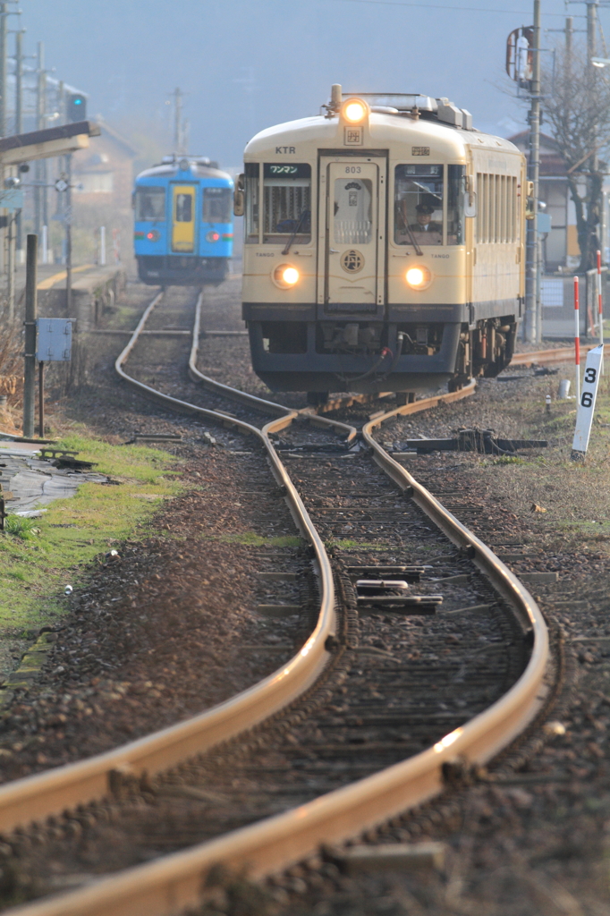 野田川駅列車交換