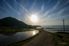 棚田を覆う太陽オーラ