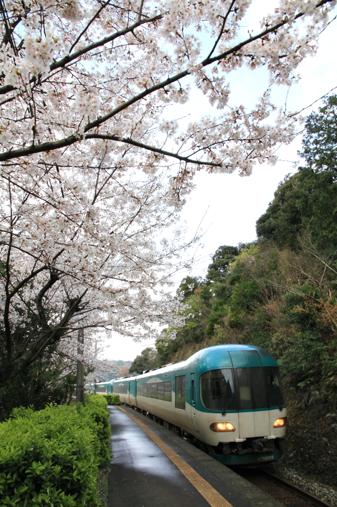 快速列車通過