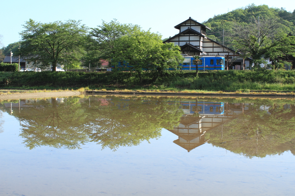 夕日ヶ浦木津温泉駅水鏡