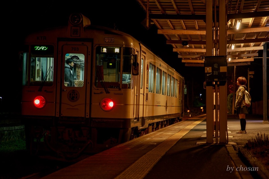 列車越しの二人