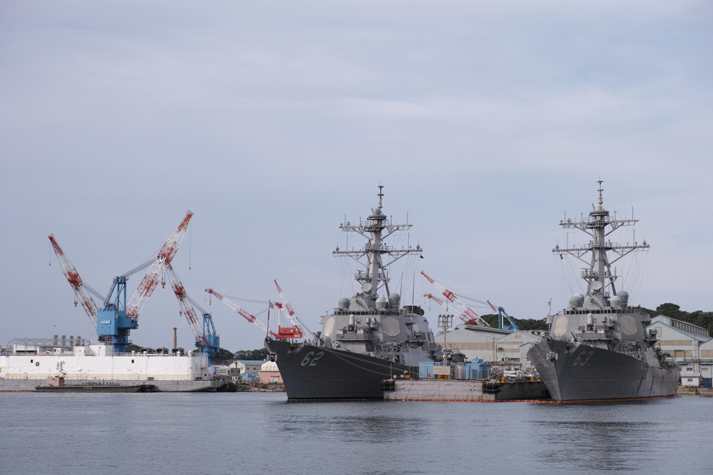 イージス艦のある風景