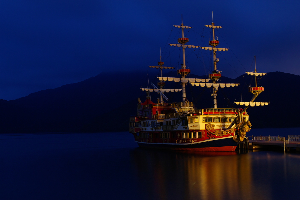 夕暮れ海賊船