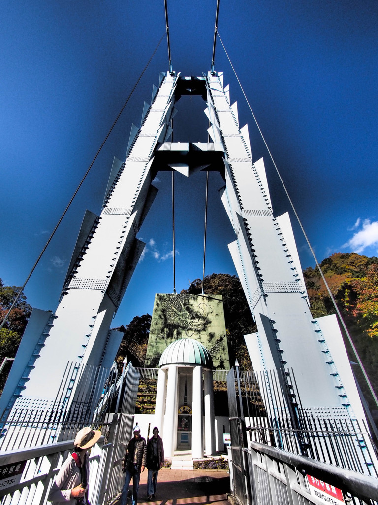 アート・竜神峡にまたがる吊橋