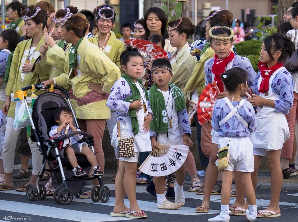 祭りを彩る女子衆-1