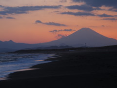 富士と海岸線。