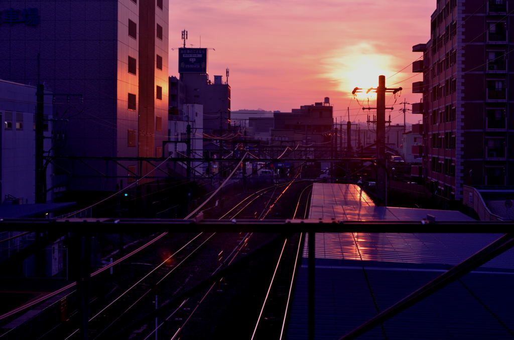 駅の窓から