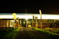 夜の踏切