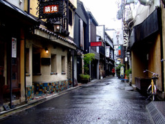 雨の路地