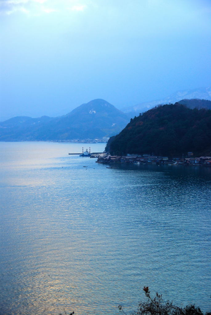 舟屋の海