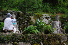 スケッチをする人　