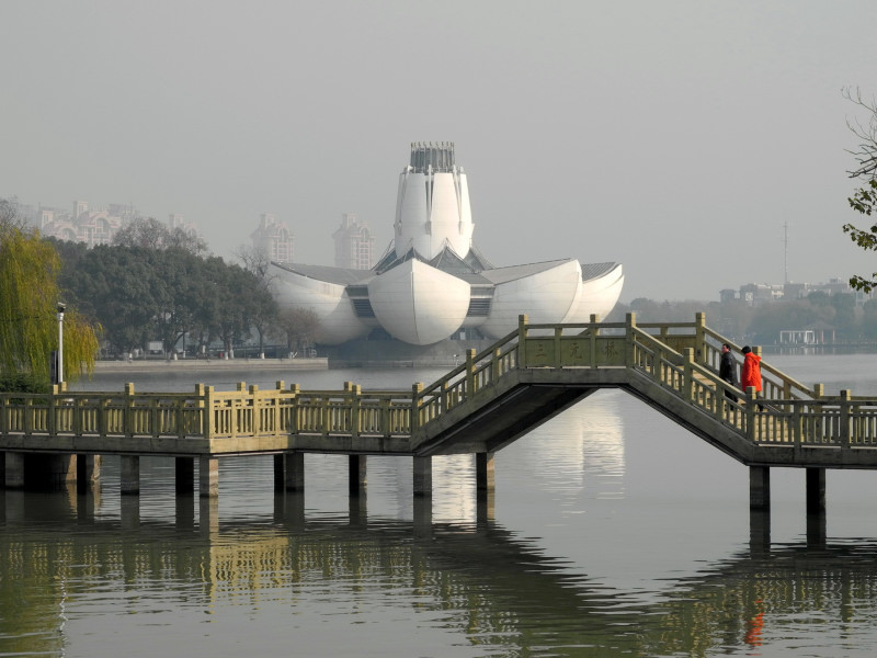 東湖