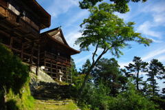 山上のお宮さんへ。