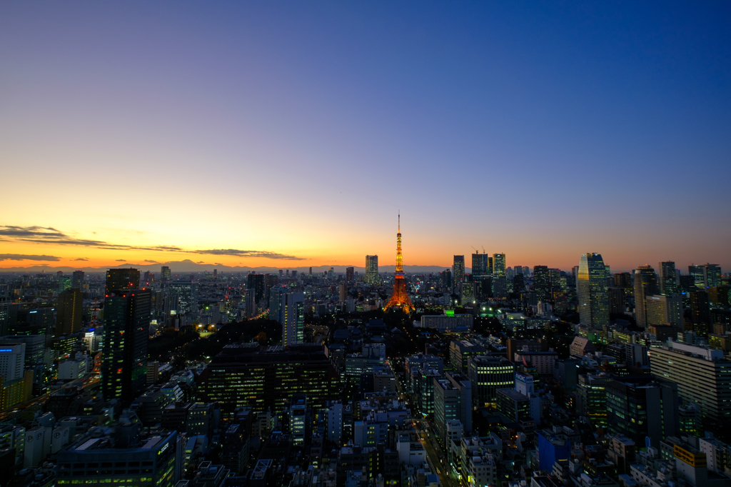 東京の夕べ