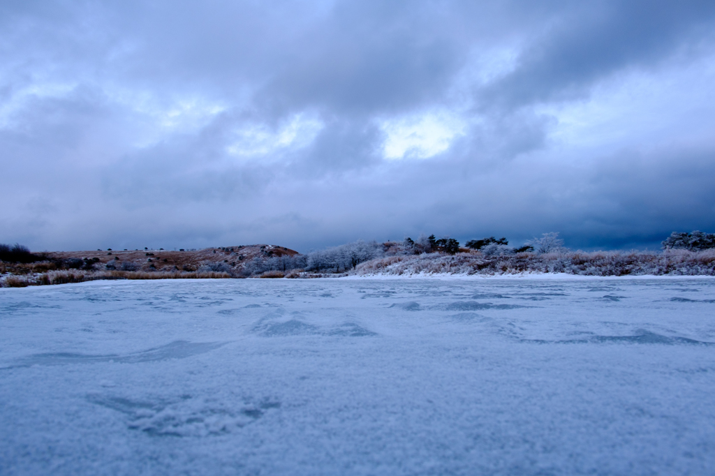 凍てつく駐車場
