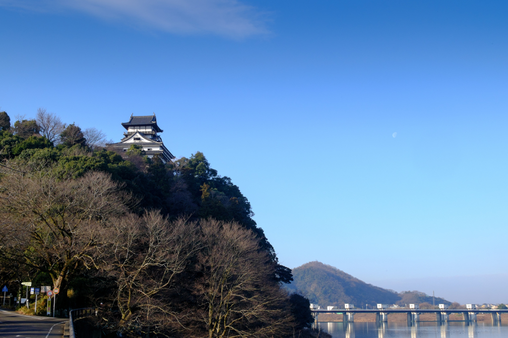 城と月