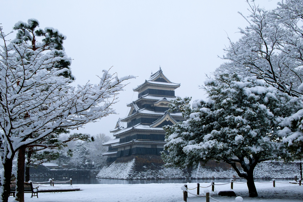 雪の国宝松本城