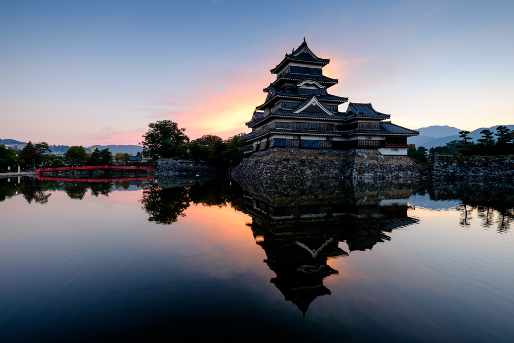 朝の城