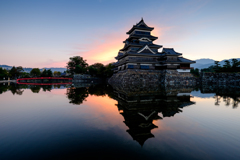 朝の城