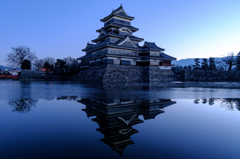 明け方の城