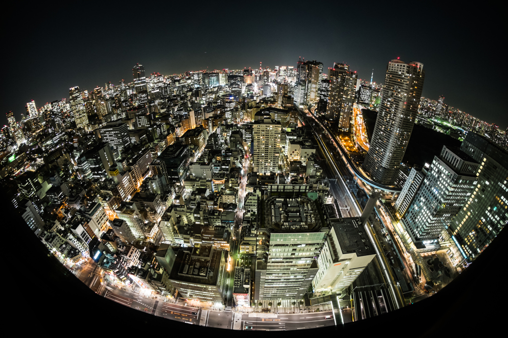 街を見おろす