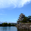 秋空の松本城