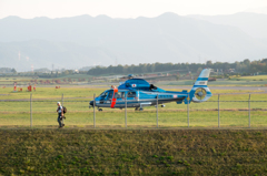 県警ヘリとカメラマン