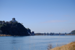 岐阜から見た犬山城と堰