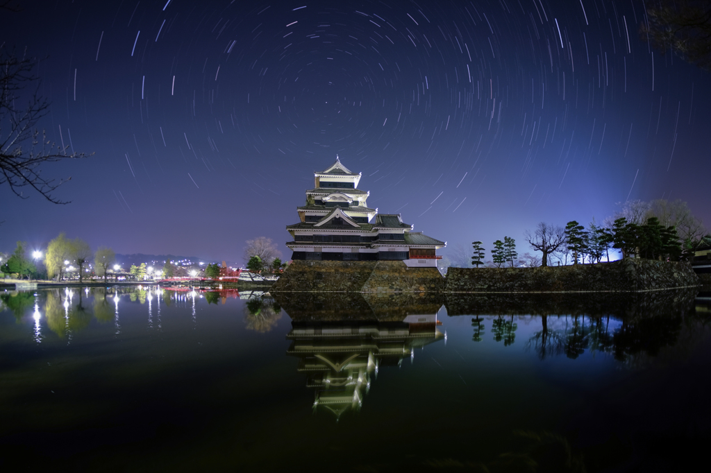 早朝の国宝松本城