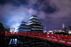 街中の城