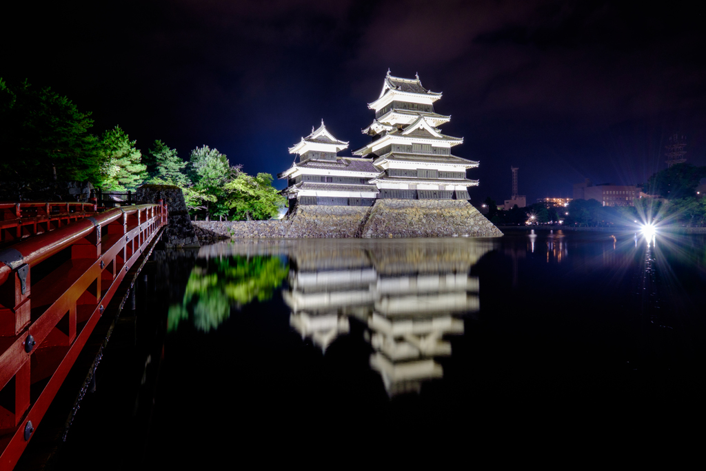 夜の埋橋と城