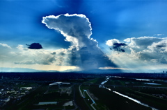 光をさえぎる巨大雲