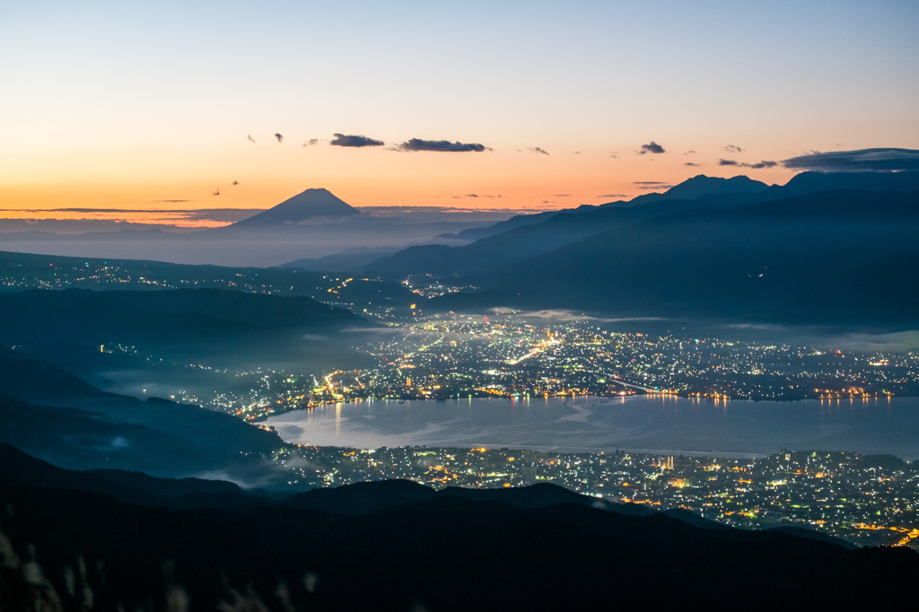 諏訪湖夜景と明けの富士